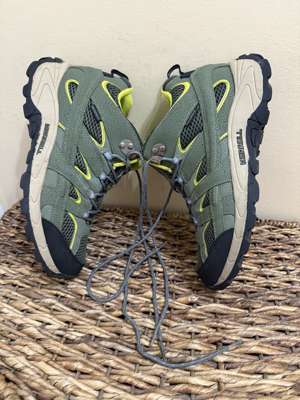 Merrell Unisex Water Proof Green Hiking Shoes 6 Men 7/7.5 Woman